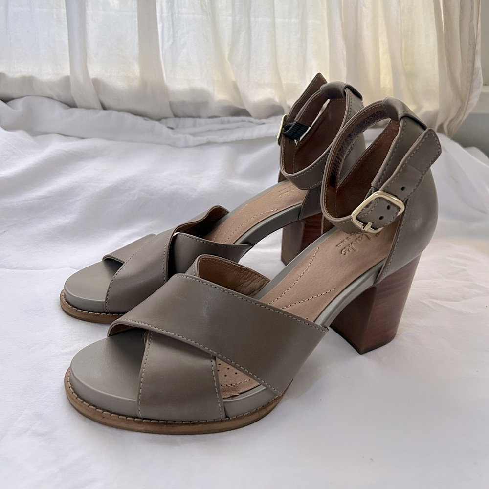 Clarks Briatta Tempo Open Toe Ankle Strap | 7.5